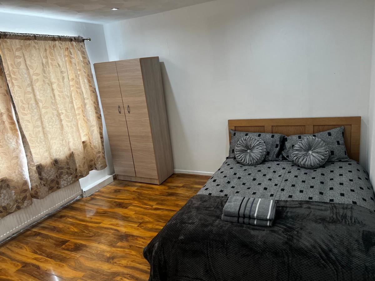 Good Priced Single Rooms In Hayes Northolt  Eksteriør bilde