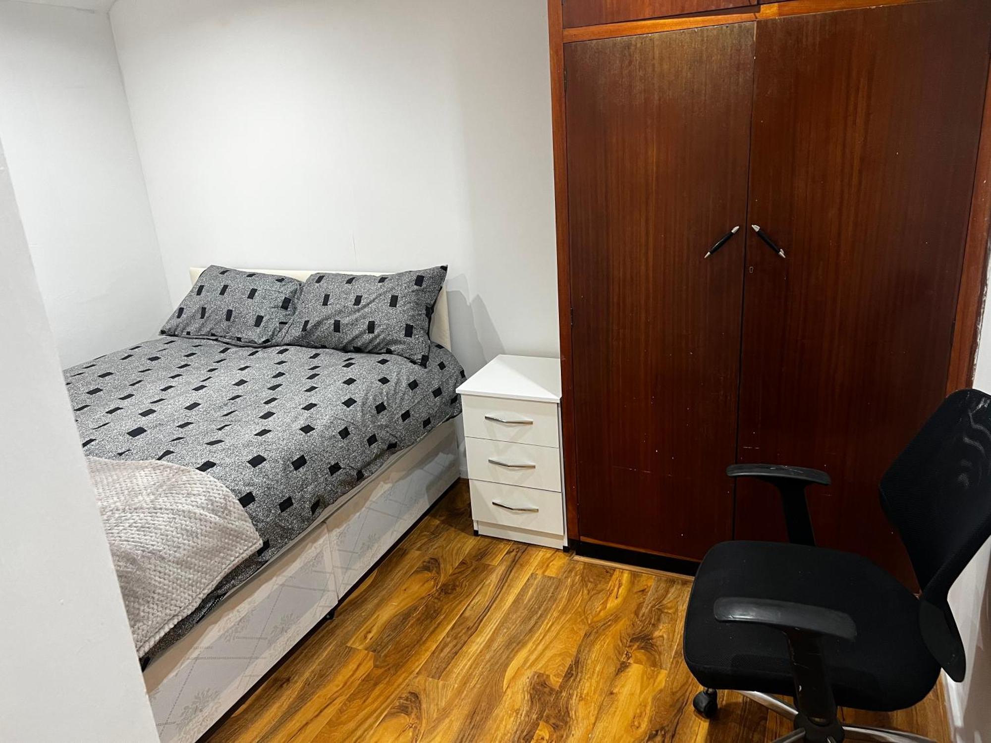 Good Priced Single Rooms In Hayes Northolt  Eksteriør bilde